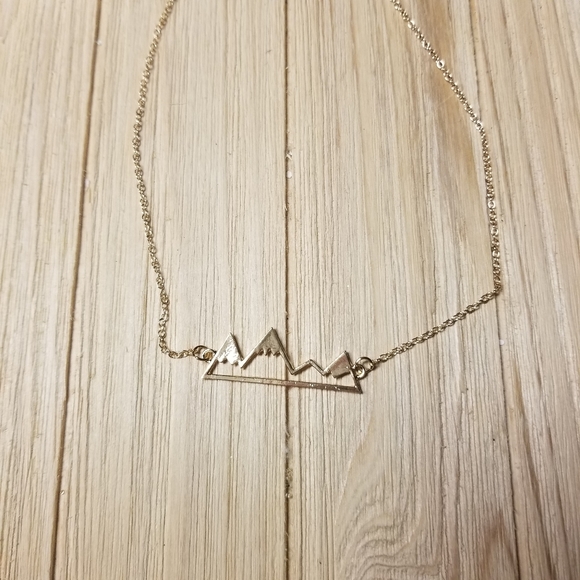 ๐๐Very Pretty GOLD Mountains Necklace in Stainless Steel๐๐ - Picture 7 of 10